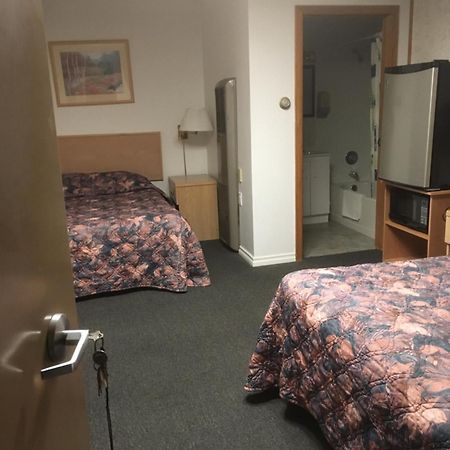 Winkys Motel Estevan Eksteriør bilde