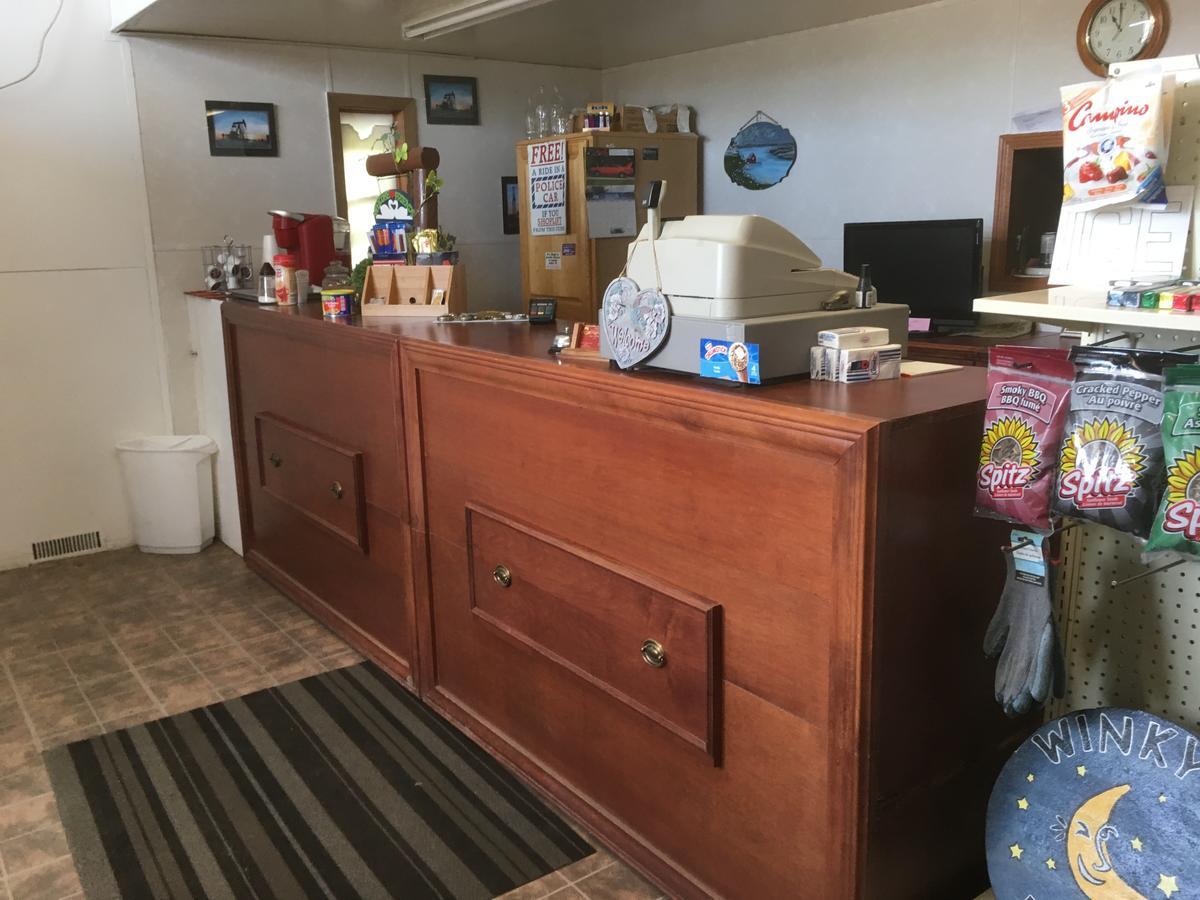 Winkys Motel Estevan Eksteriør bilde