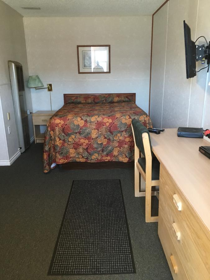 Winkys Motel Estevan Eksteriør bilde