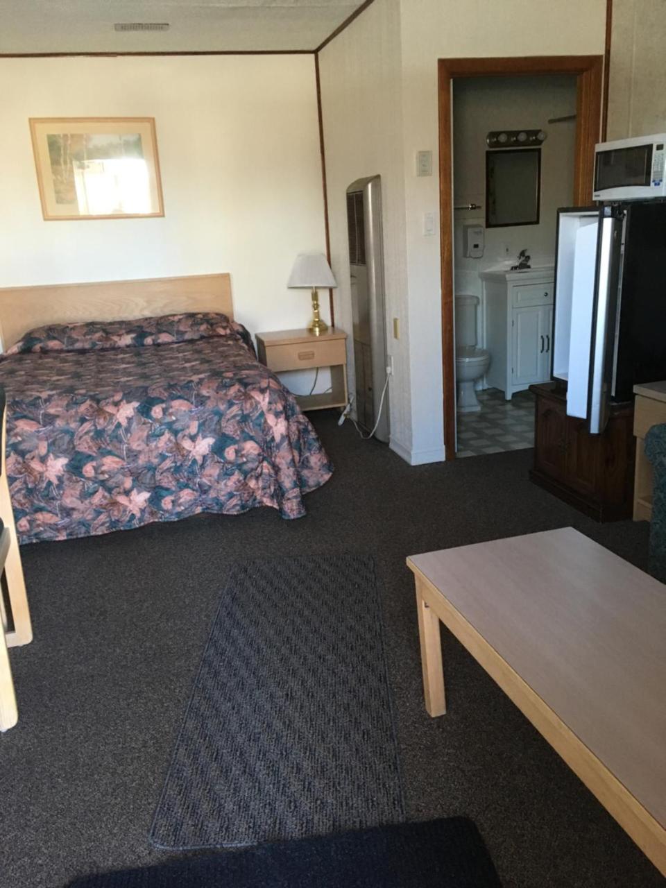 Winkys Motel Estevan Eksteriør bilde